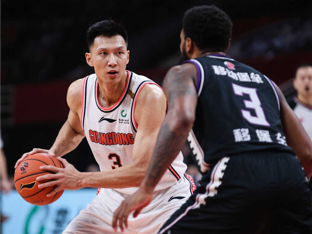 替补中锋并 替补中锋并