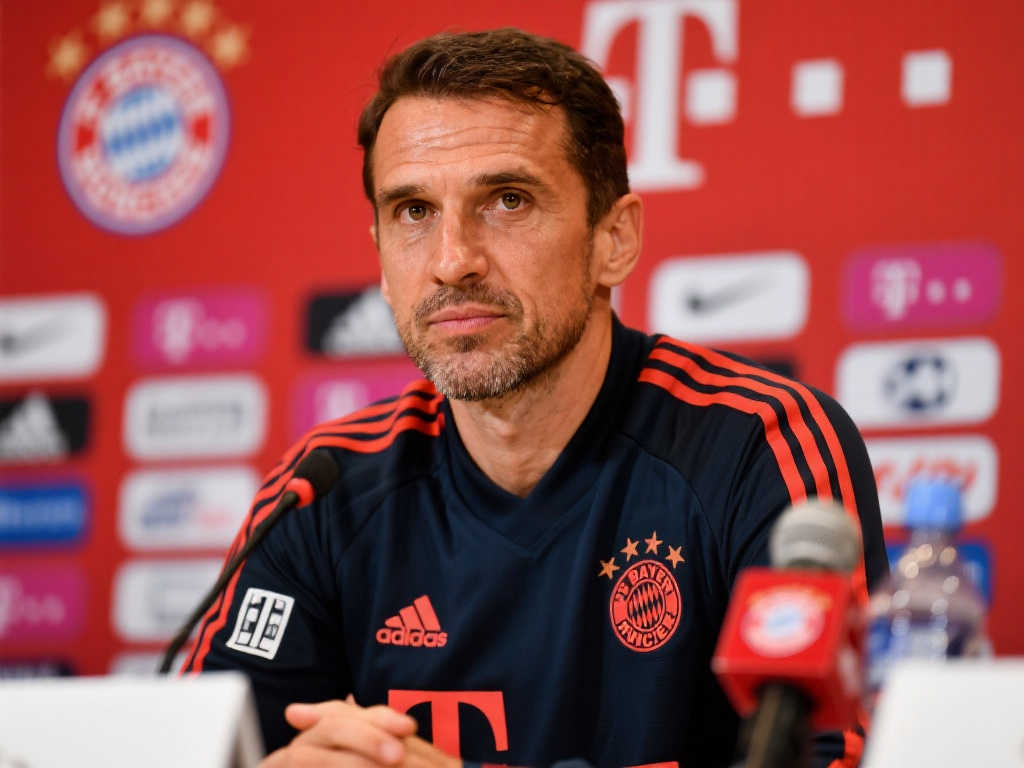 關於年輕球 關於年輕球